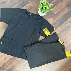 🆕 Wonder Wink Black Scrub Set